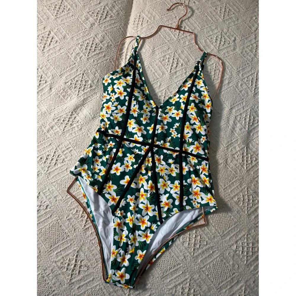 Cupshe Green Daisy Cutout OnePiece Swimsuit Sexy Backless Floral Beach‎ Bodysuit